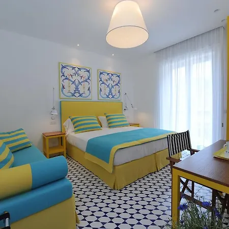 Maison Lauren בית הארחה 2*