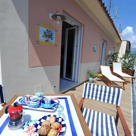 Maison Lauren بيت ضيافة 4*