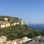 Maison Lauren بيت ضيافة 4*